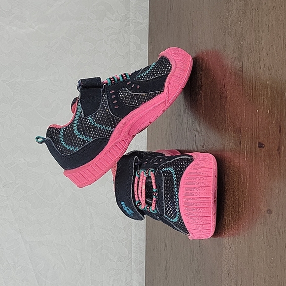 OshKosh B'gosh Other - Toddlers Oshkosh B'gosh Shoes Size 6 Pink/Blue